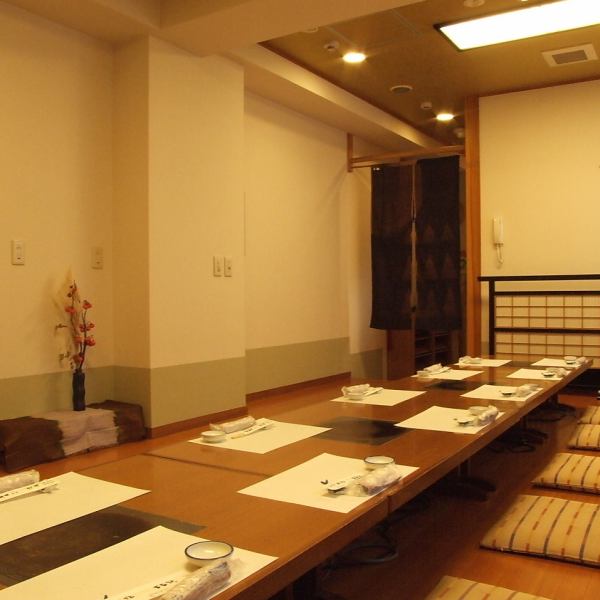 Tatami rooms are available on the 4th and 5th floors.We can accommodate banquets for up to 24 people! Each floor can be rented out exclusively, making it ideal for important banquets and family gatherings.
