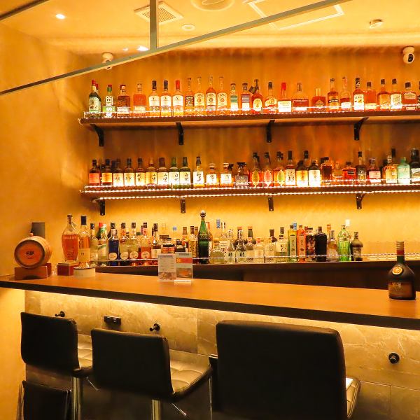 お一人様も大歓迎のカウンター席は10席ご用意！お仕事帰りや観光帰りにもおすすめの好立地。世界中から集結したここでしか味わえない一杯を味わうのももちろん、名駅スパイラルタワーズ店ならでは一押しの豊富なお酒やジャパニーズウイスキーも人気です。