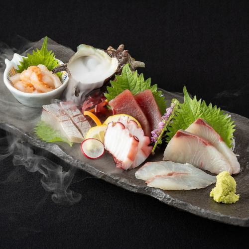Assortment of 5 Kinds of Carefully Selected Sashimi (Serves 1-2)