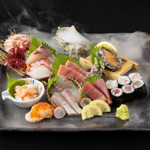 Assortment of 8 types of specially selected sashimi (2-3 servings)