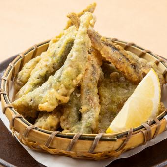 Deep-fried small sardines