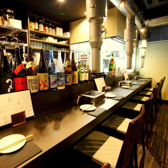 [8 counter seats] Many signs are displayed inside the restaurant, and it is a yakiniku restaurant that has been loved in Gion for a long time. [Gion / Gion Shijo / Kawaramachi / Yakiniku / Meat / Steak / Shabu-shabu / Sukiyaki / Anniversary / Birthday / Date / Banquet /]