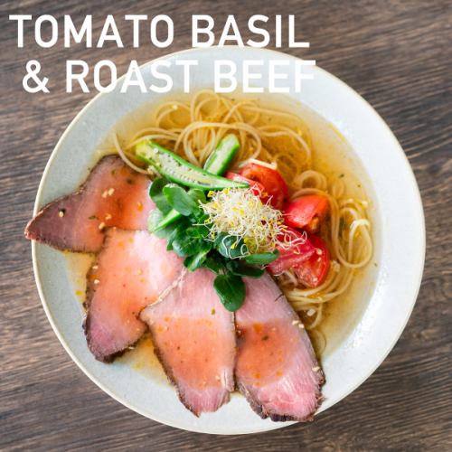 토마토 바질과 구운 쇠고기의 차가운 수프 파스타