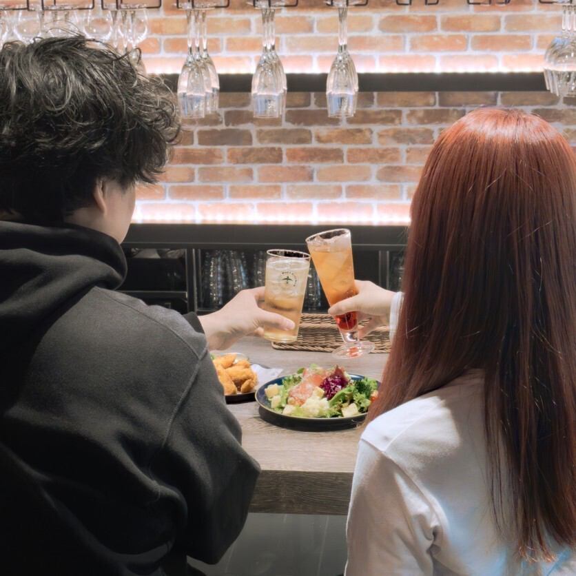 落ち着いた雰囲気の店内はデートにも♪カウンター席がおすすめ◎