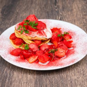 Strawberry-filled cheese cream pancakes