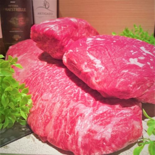 午餐与主厨精心挑选的冈山县备前黑牛肉！！！