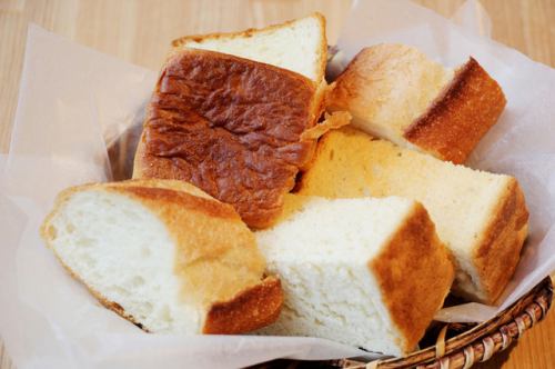 小麥粉自製麵包◎