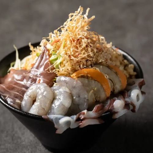 関西だしベースのもんじゃ焼きと種類豊富や鉄板焼き！