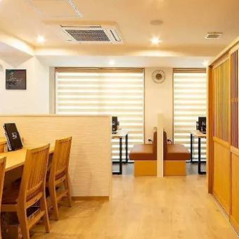 【店舗貸切：15～24名様】団体様歓迎。国産黒毛和牛と絶品料理で華やかな宴を◎清潔感のある明るい店内を貸し切り、肉卸直送だからこそ実現できる黒毛和牛もつ鍋を中心とした絶品肉料理をご堪能ください。ご予算やコース内容についても、お客様のご要望に応じて事前に詳細な打ち合わせが可能です。