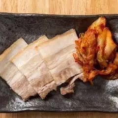 蒸し豚とキムチ