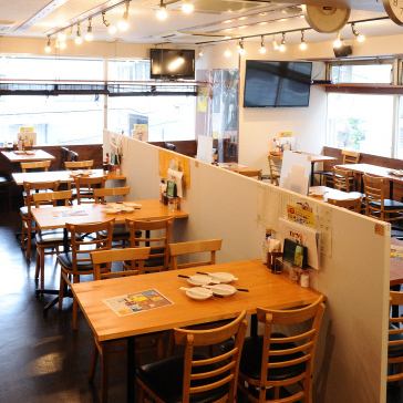各種宴会に使える広々店内