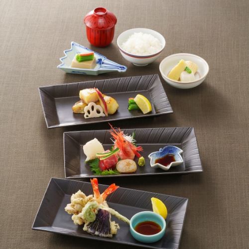 You can choose a colorful Japanese main dish for lunch on weekdays only.