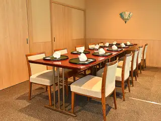 ゆっくりと落ち着いてお食事をご堪能いただける個室をご用意しております。