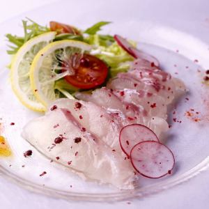 旬の鮮魚を使った海鮮カルパッチョ