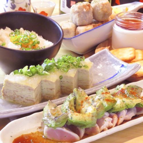 《自慢のサワーと合わせて愉しむ逸品の数々♪》大山鶏使用の料理など、全40種豊富なメニューも魅力！