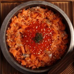 鮭といくらの釜飯