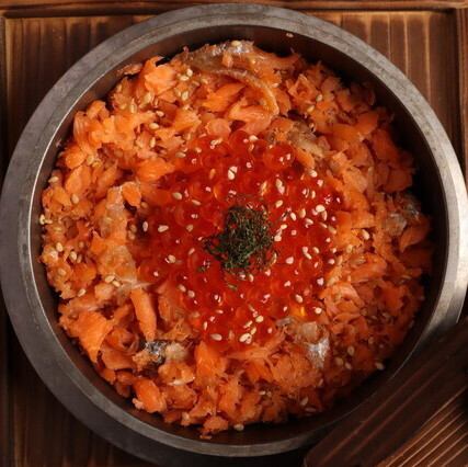 鮭といくらの釜飯