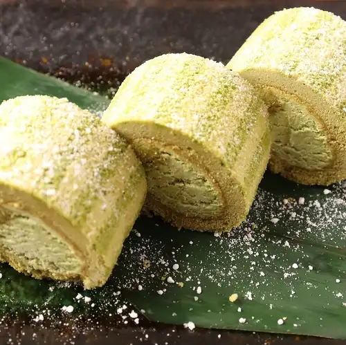 抹茶ロールケーキ