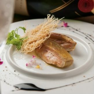 Sautéed duck foie gras with balsamic sauce