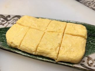 Rolled omelet made by a craftsman full of delicious dashi stock