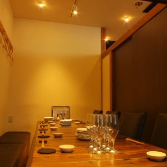 Semi-private room seats recommended for company banquets can accommodate up to 17 people!