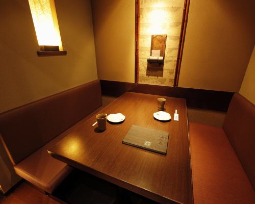 [For 2 to 4 people] It will be a private room seat of a sofa type digging iron.It is a seat used in various scenes.