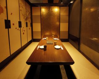 [For 2 to 6 people] It will be a private room seat of tatami type digging iron.It is a popular seat for entertaining and banqueting.It is a seat where you can feel Sado Island.