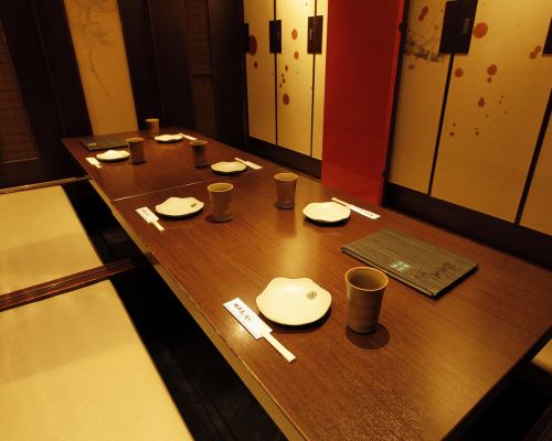[For 3 to 8 people] It will be a private room seat of tatami type digging iron.It is a popular seat for entertaining and banqueting.It is a seat where you can feel Sado Island.