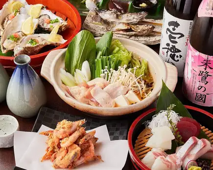「Toki 的豐盛套餐」包含 8 道由我們的主廚精心挑選食材烹製的菜餚，以及 3 小時無限暢飲，並保證在私人包間內享用。