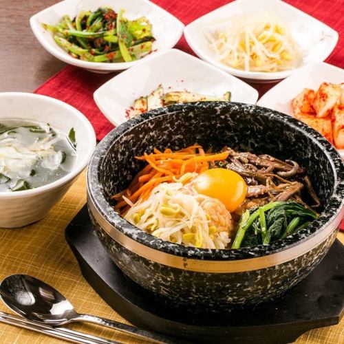Lunch is open from 11:00! Most popular ★ Stone-grilled bibimbap