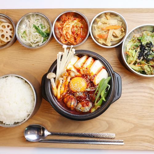 Lunch service starts at 11:00! Manager's recommended Soondubu Jjigae