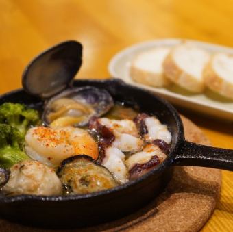 牡蠣と海鮮アヒージョ