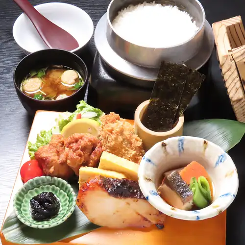 [New Menu] Pot-cooked rice and miso-grilled cod set meal ~Served with side dishes that go well with rice~