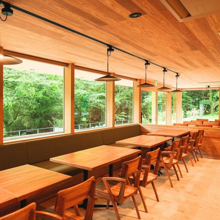 ショップやレストランをオシャレに！木目が綺麗なディスプレイ用