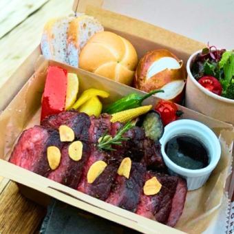 [Takeout] Thick-cut roast beef made from premium Japanese black beef (1 serving)