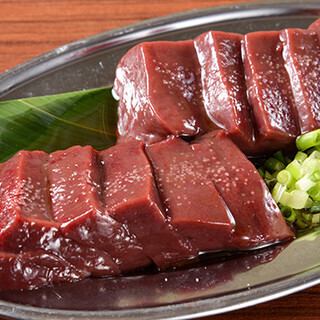 焼肉はるくん。常連様人気No１メニュー！「和牛神レバー」