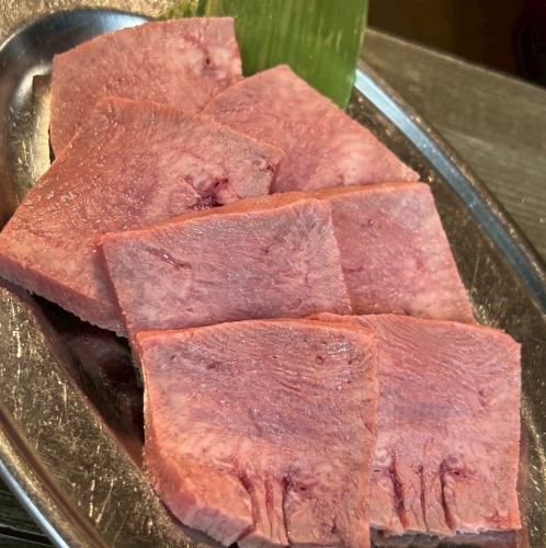 牛タン刺し