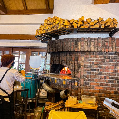 석가마로 굽는 본격 「피자」나 현지산 유기농 야채를 사용한 「파스타」