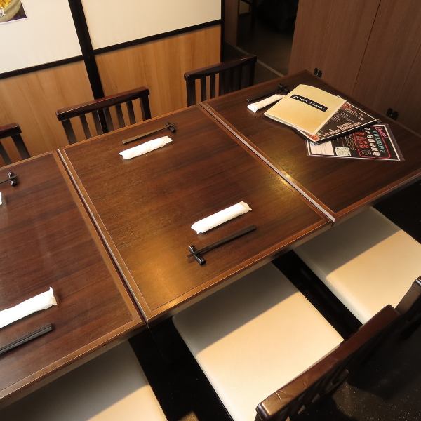 There are two private rooms with tables that seat six people.All seats except for counter seats are of this type, so it is recommended for customers who value privacy, such as for entertaining clients or dining with other guests.Please relax in our rooms with a calm atmosphere.This is a high-class robatayaki izakaya where you can feel the warmth of the people.