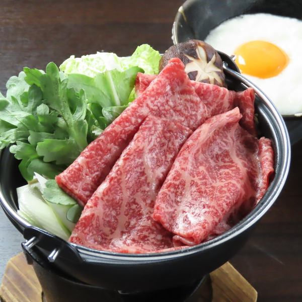 The delicious [Tsukimi Sukiyaki] is a dish that combines soft and fluffy meat with runny eggs in a perfect harmony.