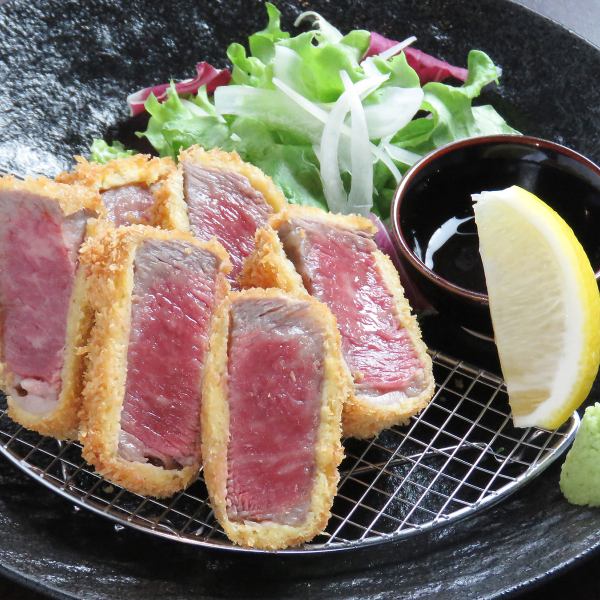 "Super tender! Rare fillet cutlet" is thick and very satisfying, and one bite will fill you with happiness.