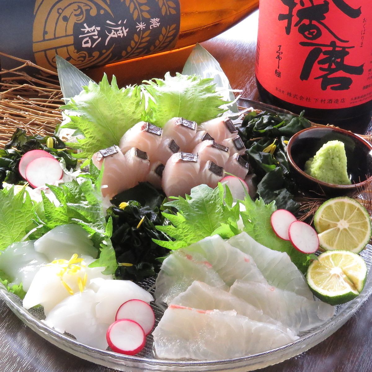 We offer a wide variety of original dishes, including the classic sashimi, grilled dishes, simmered dishes, and more.