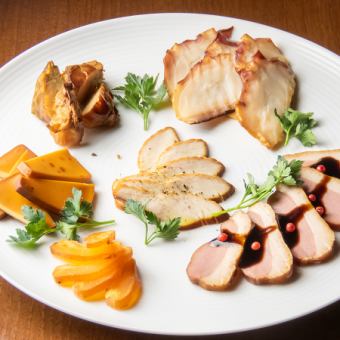 気まぐれ自家製燻製盛り合わせ