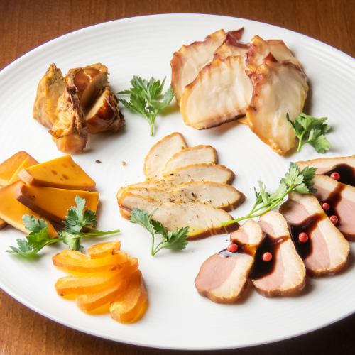 気まぐれ自家製燻製盛り合わせ