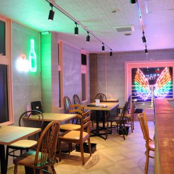 The seats on the 3rd floor are full of neon lights and look great♪ The couple seats are perfect for a date◎ Please use them to spend time with friends, couples, or loved ones! [#Osaka #Umeda #Korean food #Yakiniku #All-you-can-eat and drink #Beer garden #Samgyeopsal #Lunch #Birthday #Girls' night out #Anniversary #Cheese]