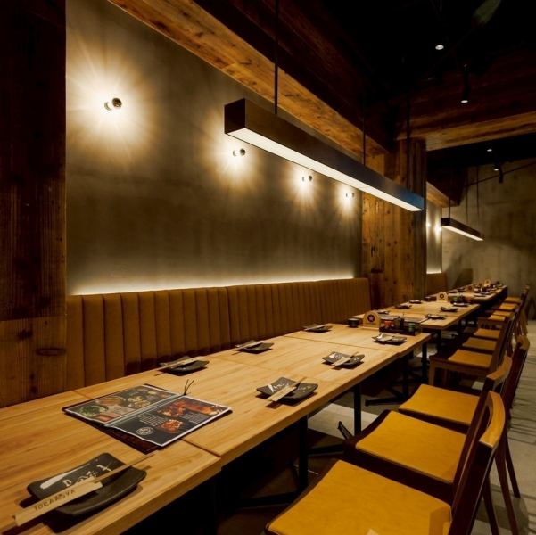 【ご宴会が◎】お席を繋げて10名前後のご宴会にも◎個室や落ち着いた雰囲気のテーブル席多数ご用意！【大阪/梅田/焼き鳥/焼鳥/ランチ/個室/居酒屋/グランフロント大阪/梅田　居酒屋/飲み放題】