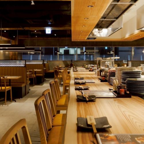 お一人様も大歓迎！仕事帰りのサク飲みにも◎一品料理と種類豊富なドリンクをお楽しみいただけます。ぜひ、お気軽にお立ち寄りください♪【大阪/梅田/焼き鳥/焼鳥/ランチ/個室/居酒屋/グランフロント大阪/梅田　居酒屋/飲み放題】