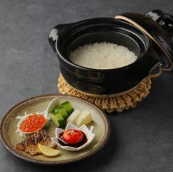 陶罐煮白飯，配三道自選小菜。