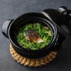 Grilled fatty mackerel and radish sprout rice cooked in an earthenware pot