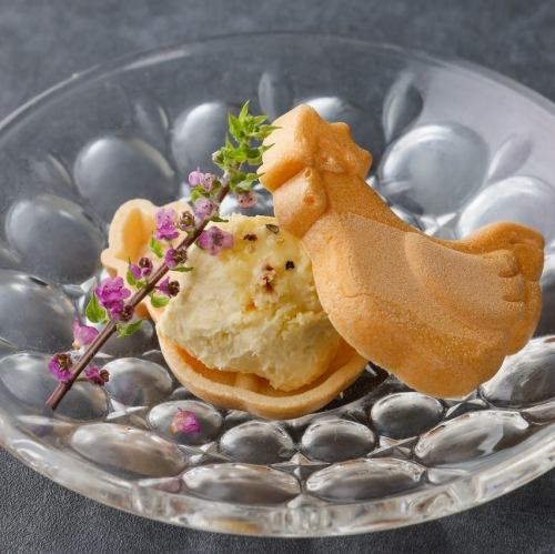 TORA鶏モナカ
